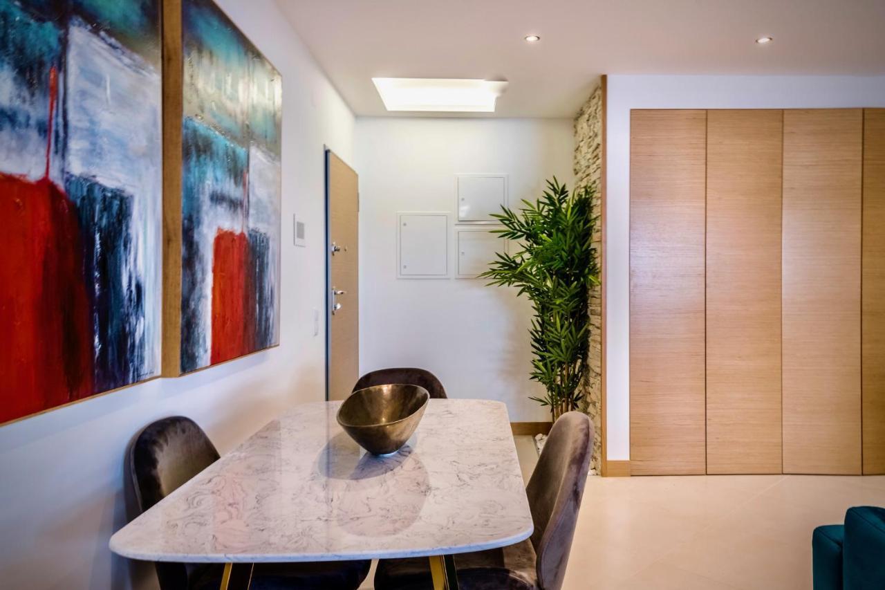 Coolhouses Lagos, 2 Bed Stylish City Flat, Rooftop Shared Pool, Clayheart ภายนอก รูปภาพ