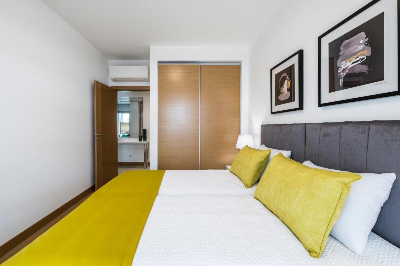 Coolhouses Lagos, 2 Bed Stylish City Flat, Rooftop Shared Pool, Clayheart ภายนอก รูปภาพ